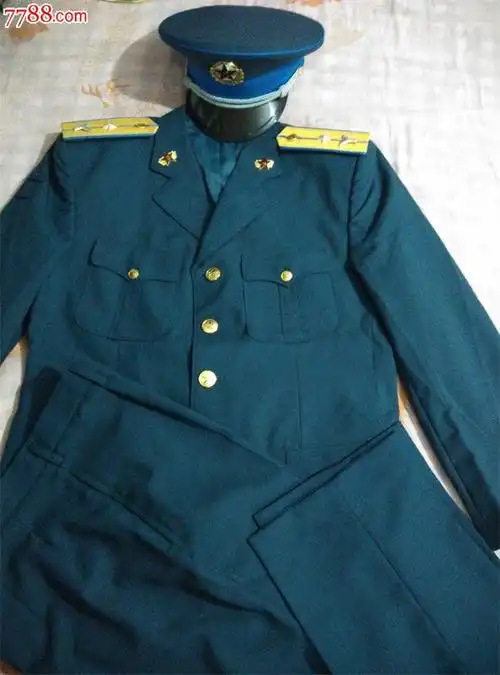 05全新蓝色空军装一套不带帽徽其他的都带