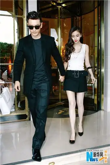 黄晓明angelababy巴黎携手看秀街拍美图曝光