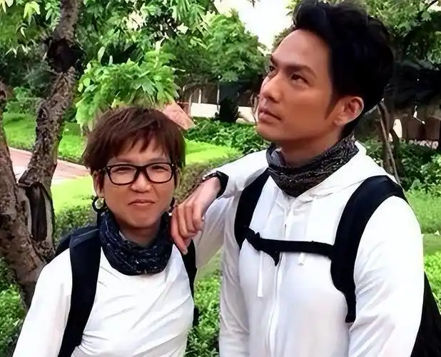 钟汉良的妹妹凭借自己的能力和实际行动,向所有人展示了她的实力,证明