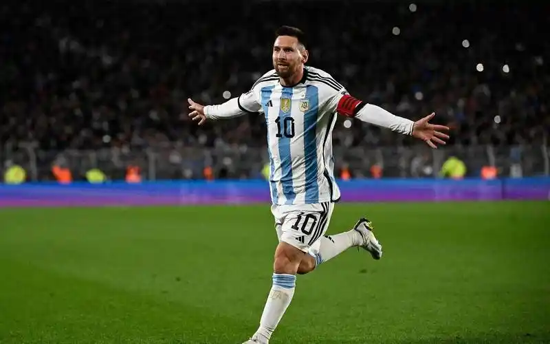 2023年福布斯体育明星收入排行,c罗,梅西,姆巴佩分列前三_品牌_足球