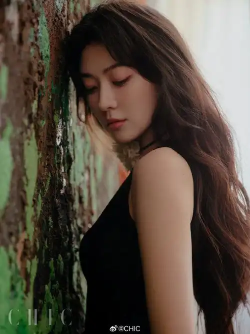 梁洁画室艺术大片