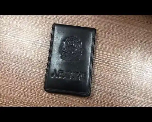 会计大意损失40万民警押警官证争分夺秒追骗款