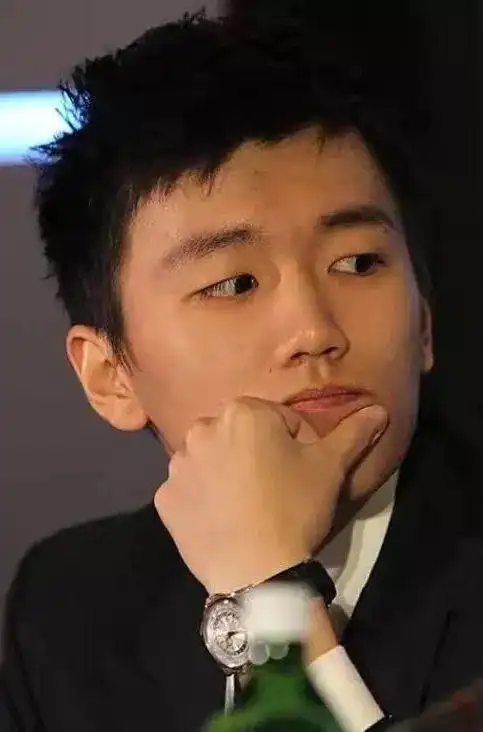 同样是爱豪车爱名表这位90后富二代为何如此不同