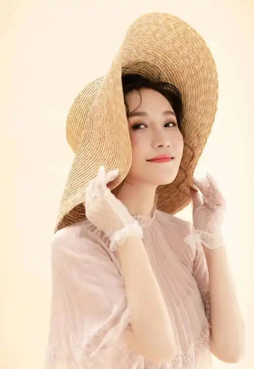 "童年女神"王黎雯,当红时嫁杨烁生一儿一女,幸福背后有泪水_成为了