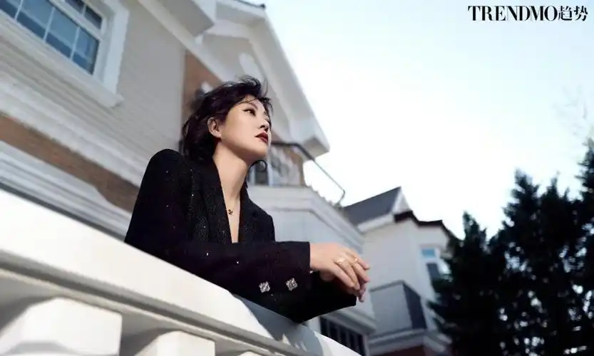 演员郝蕾trendmo趋势六月封面大片演绎复古优雅贵妇格调