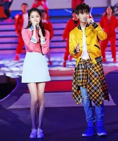 关晓彤13岁时多高(和她同框过的男明星)11