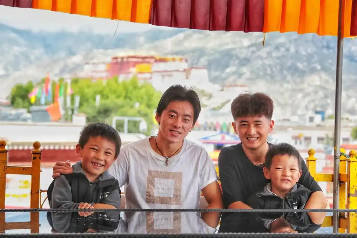 八廓街 #藏文化 #住进风景里 #摄影 #藏歌 #风景  - 抖音