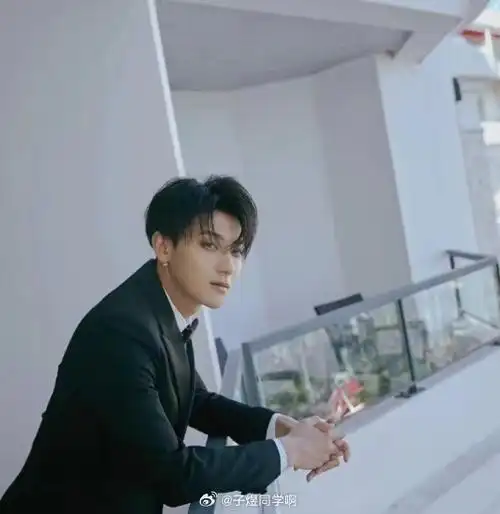 黄子韬痞帅式穿搭真的绝