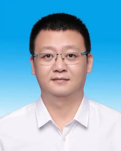 /p> p data-id="tfhm3sfxlgeh">现任福建省公安厅治安总队副总队长.