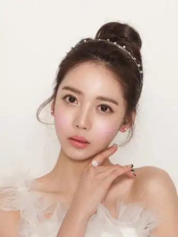 少妇新潮发型 好看新潮的盘发发型