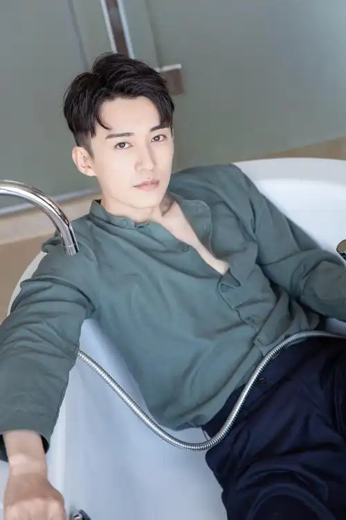 go0c80rk9e">刘学义,1990年7月6日出生于山东省青岛市,中国内地男演员