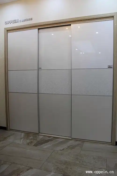 作品标题三扇衣柜推拉门效果图
