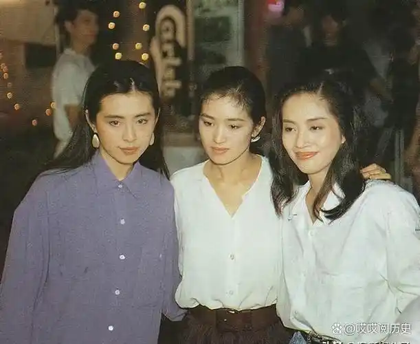 王祖贤到底算不算顶级美女看看她和李嘉欣的合照你就有答案了