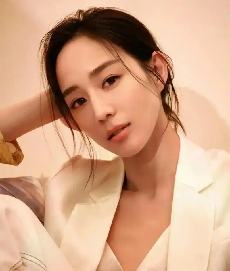 虽然有人质疑他们的选择和眼光,但也有人为柯汶利的才华和能力辩护.