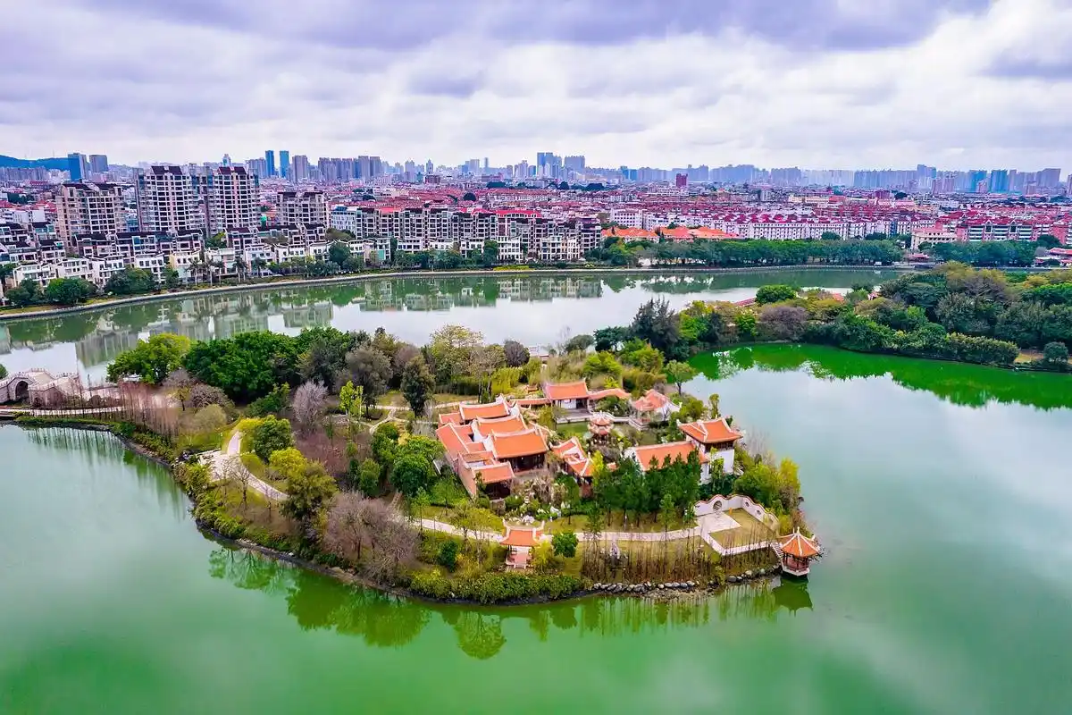 泉州也有一座西湖,水秀刺桐阁,鸟语伴花香,航拍风景如画