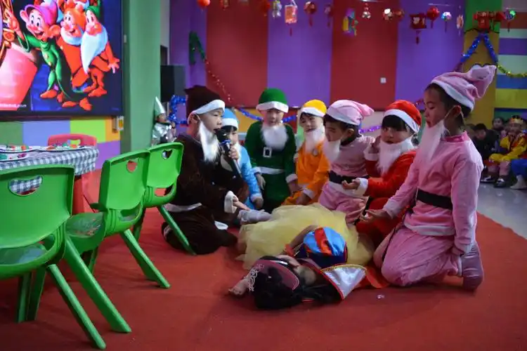 幼儿园庆元旦系列活动之二----"用真情演绎童心"大班绘本故事表演大赛