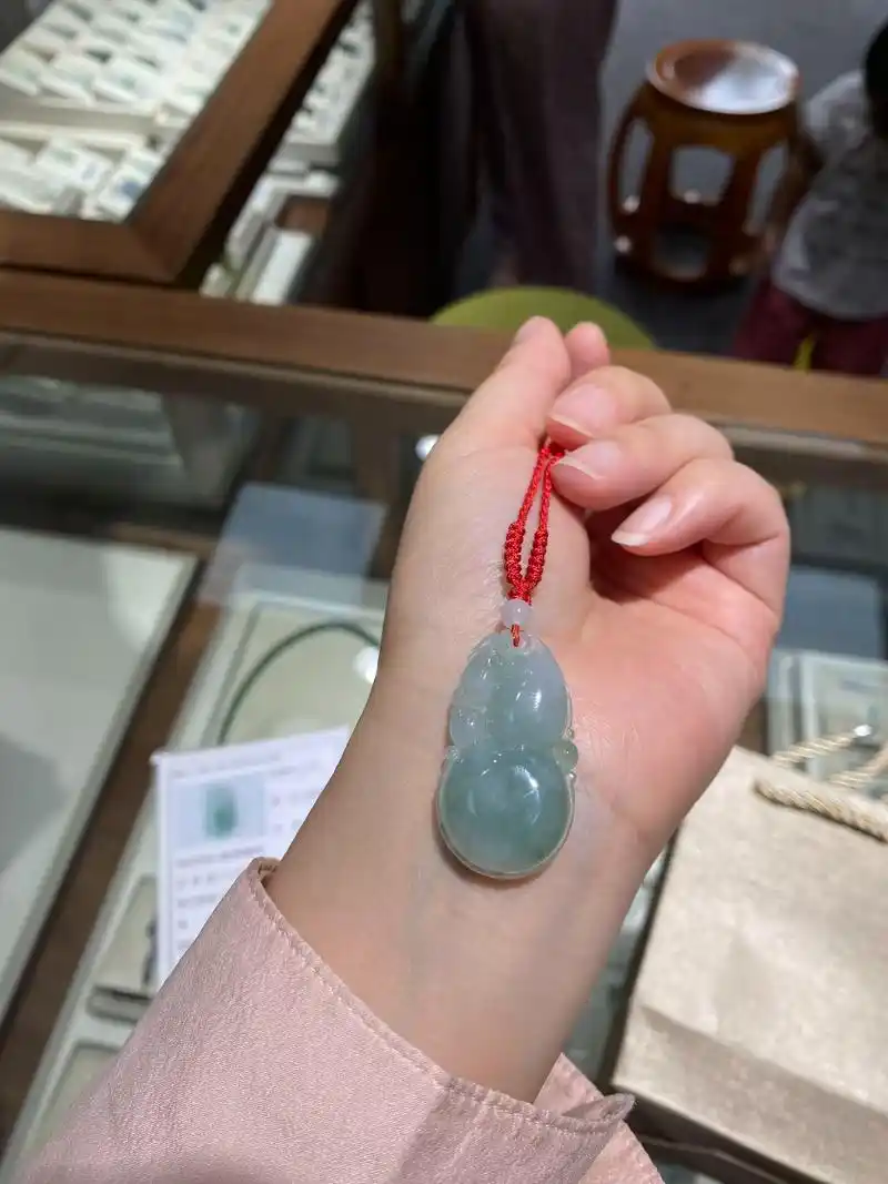 好看又百搭的玉坠 送孩子首选.翡翠葫芦