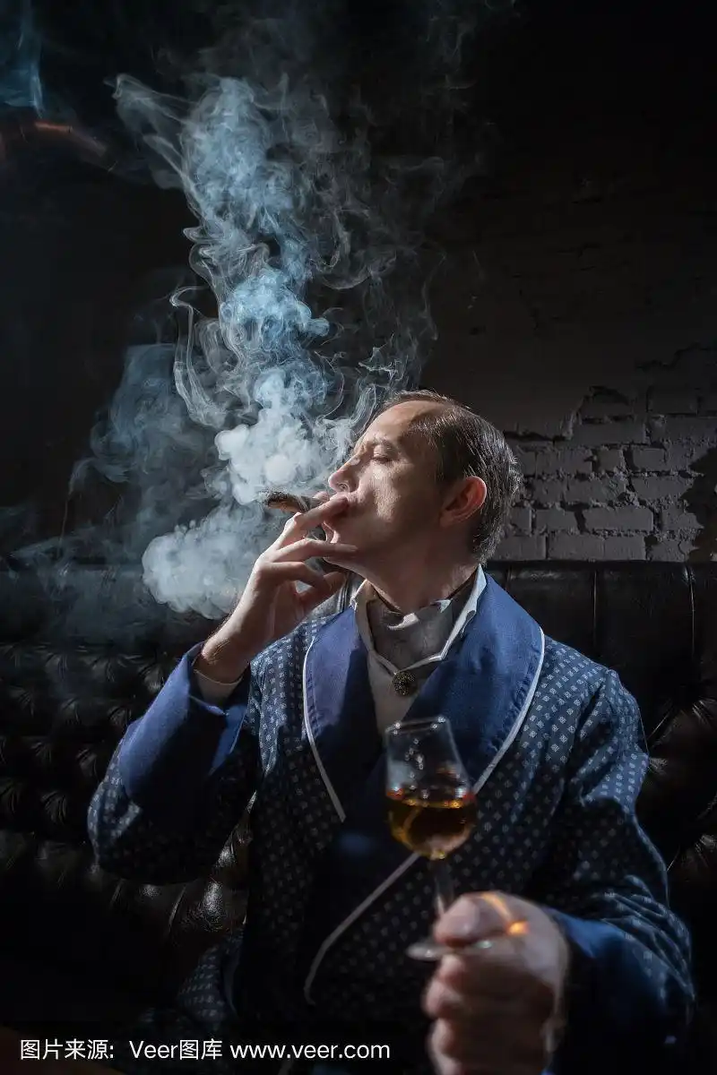 男人抽雪茄