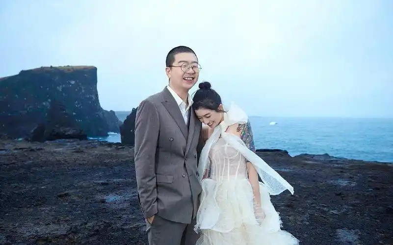 真没想到李诞与黑尾酱离婚了可惜了这一组绝美冰岛婚纱照