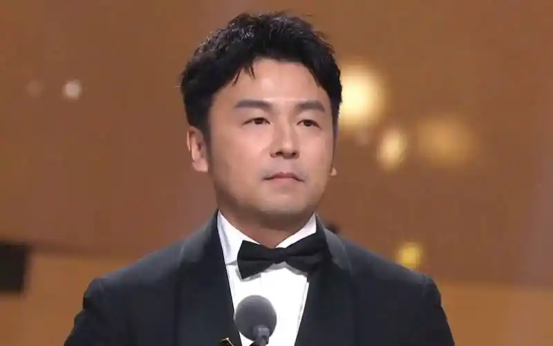 40岁雷佳音背后是谁?张艺谋加戏,气哭章子怡抢番靳东压番胡歌?