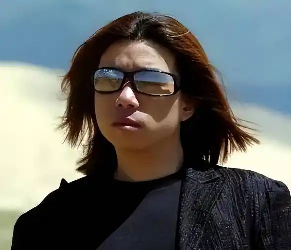 歌手郭峰:三段恋情无疾而终,61岁未婚无子女,一生都献给了音乐_感情