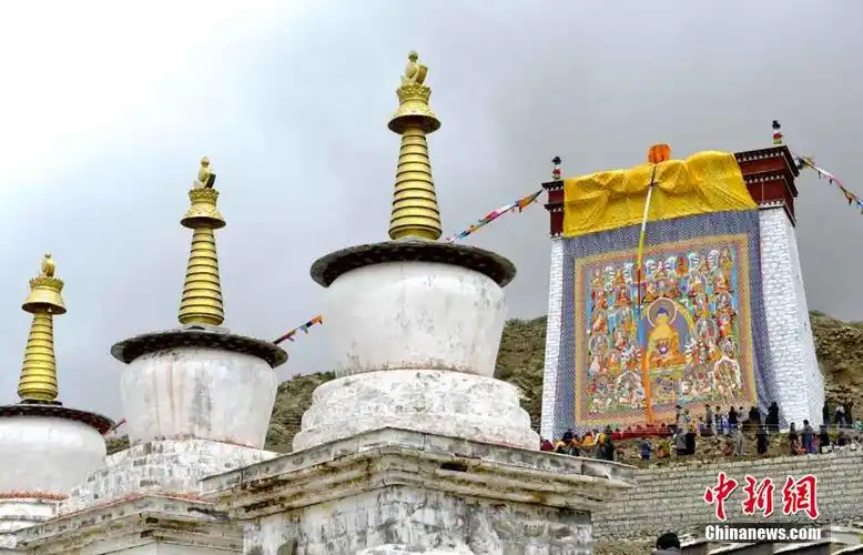 西藏岗坚寺举行展佛仪式纪念释迦牟尼佛转法轮日