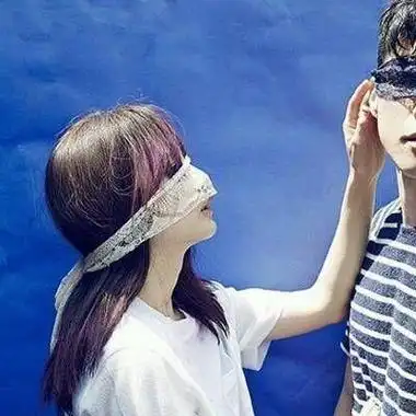 情侣头像蒙眼睛 情侣头像图片大全 -【爱个性】