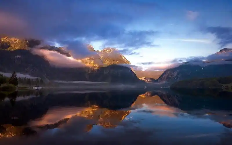 美丽的镜子壁纸1600x900分辨率下载,美丽的镜子壁纸,高清图片,壁纸