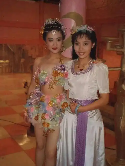 90版《封神榜》:"妲己"傅艺伟穿太少,男主角自曝不敢正眼看她|汤镇宗