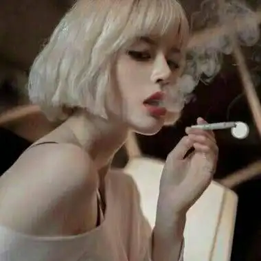 霸气头像女生抽烟抽烟的小姐姐真霸气