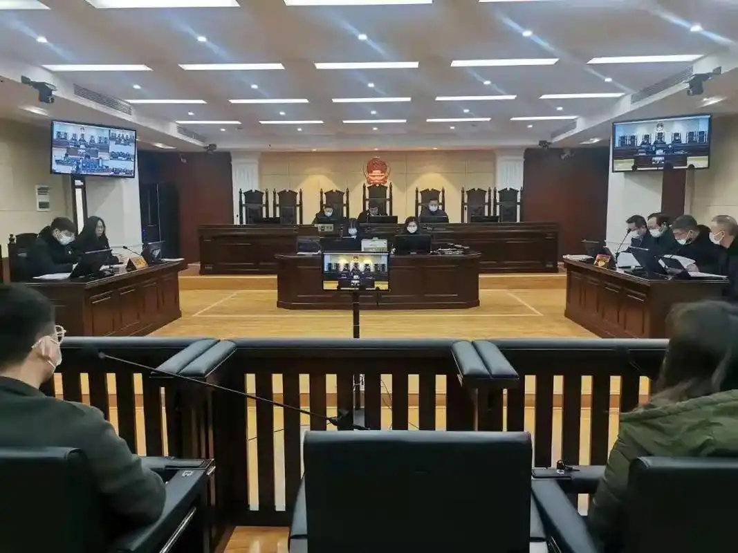 案宣布开庭,这是荆州区人民法院刑事审判庭新年以来开庭的第17起刑事