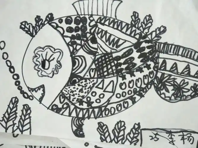 小天使幼儿园美术班线条画《大鱼》