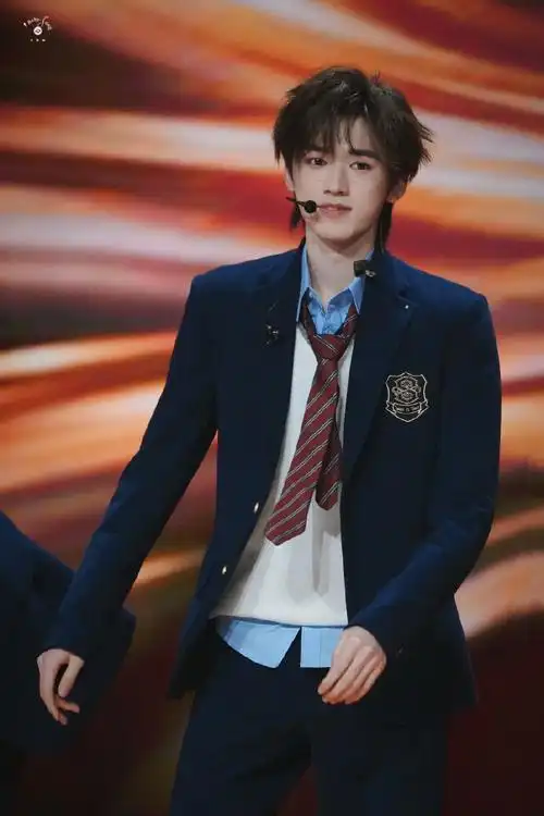 98    听说隔壁班超帅的转校生会跳舞  @时代少年团-宋亚轩