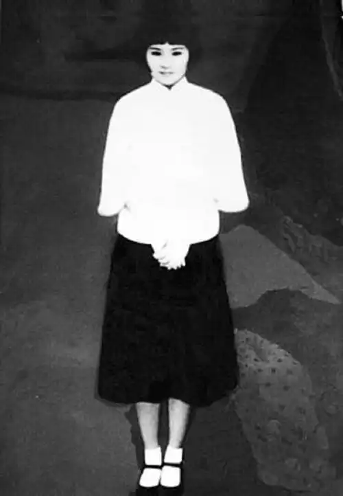 女英雄怀孕被捕临刑前对刽子手说请打我的头不要打肚子