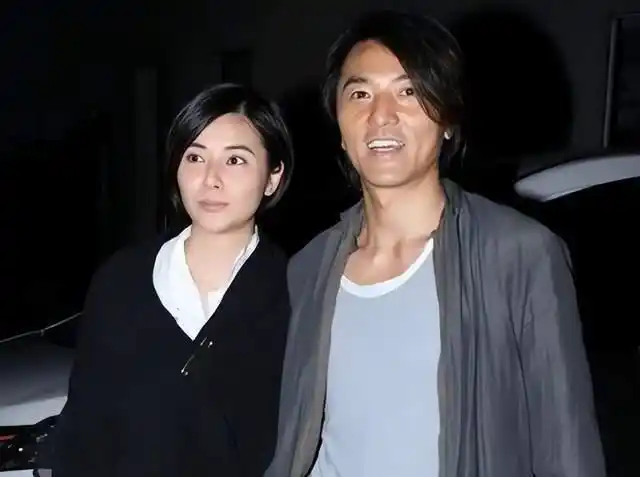 郑伊健飞日本与妻子庆结婚十年!手牵手街头散步,曾被曝移民日本