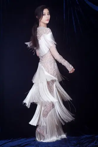 范冰冰白色流苏长裙搭配debeersarpeggia钻石优雅出席芭莎明星慈善夜