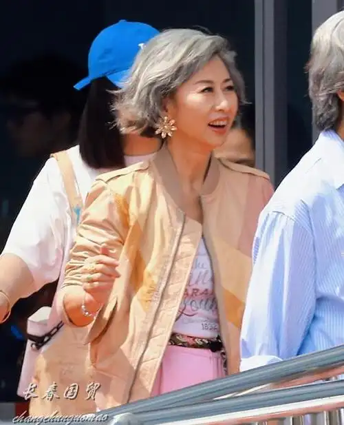 61岁歌坛天后叶倩文近照曝光无修图泄露了她的真实状态