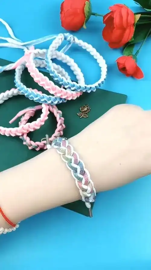 一根鞋带就能编出小狮子手链,简单又好看