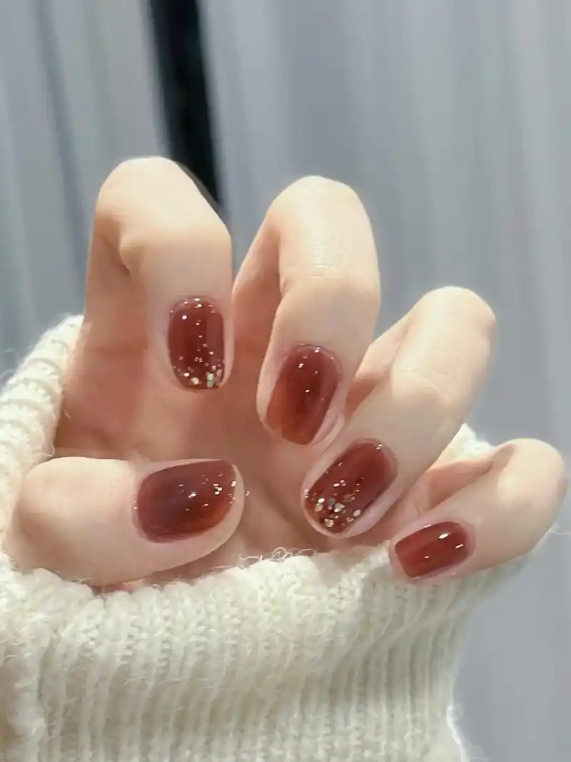 短指甲也可以这么美 #跨过2021 #显白美甲 #超好看的 - 抖音