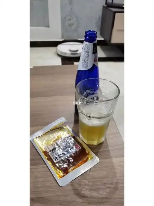 精致的夜晚就是啤酒配辣片