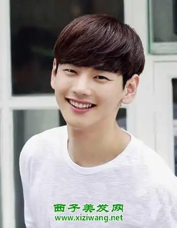 男生m字齐刘海造型图片 超萌又帅气男生发型造型