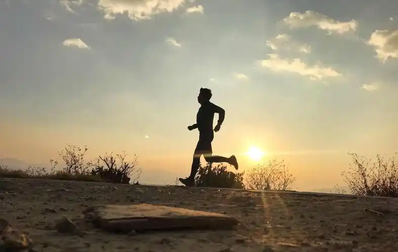 手机自拍的晨跑照片