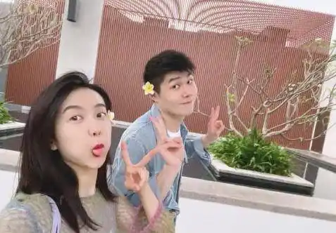 29岁许龄月晒合照官宣恋情!