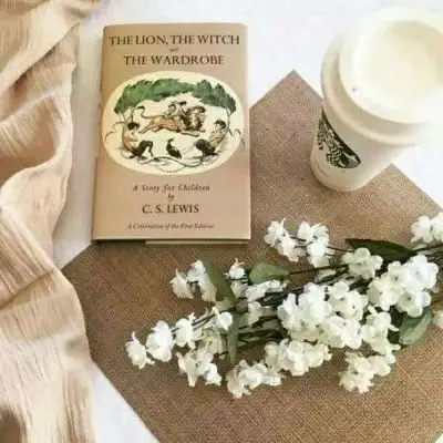 文艺头像/月亮不抱你,时光摧毁你,可我爱你._微信头像_我要个性网