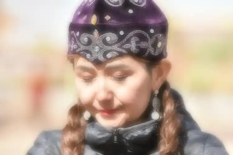 哈萨克族姑娘—波波