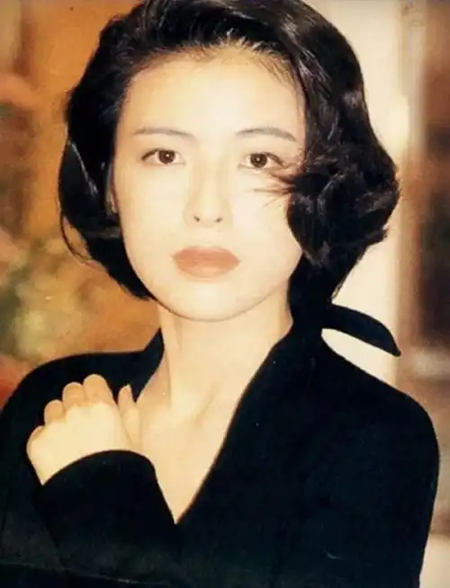 罗美薇年轻时的罕见靓照难怪张学友见她一见钟情