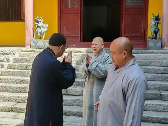 圣辉长老前往彭泽佛应禅寺看望辉悟长老