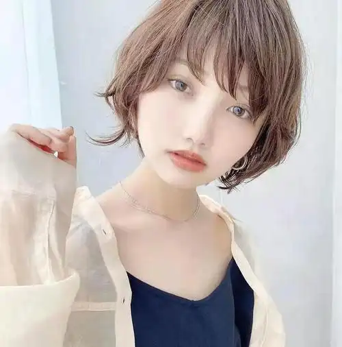 圆脸大脸女生适合什么发型短发 - 冷求网