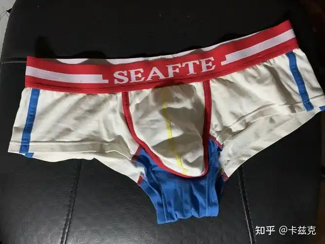 现在的青少年男生还有多少穿三角裤的