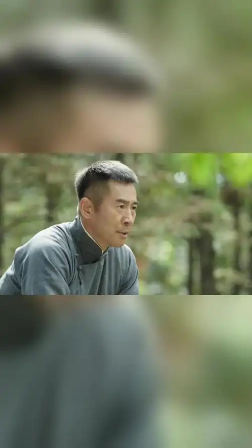 《信者无敌》国军让滇军抗战,连军饷都不给,群众自主发动募捐_手机